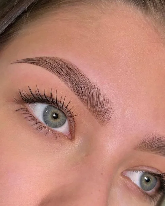 Farbowanie i regulacja brwi w Quality House of Beauty