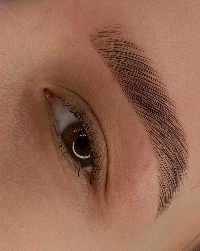 Farbowanie i regulacja brwi w Quality House of Beauty